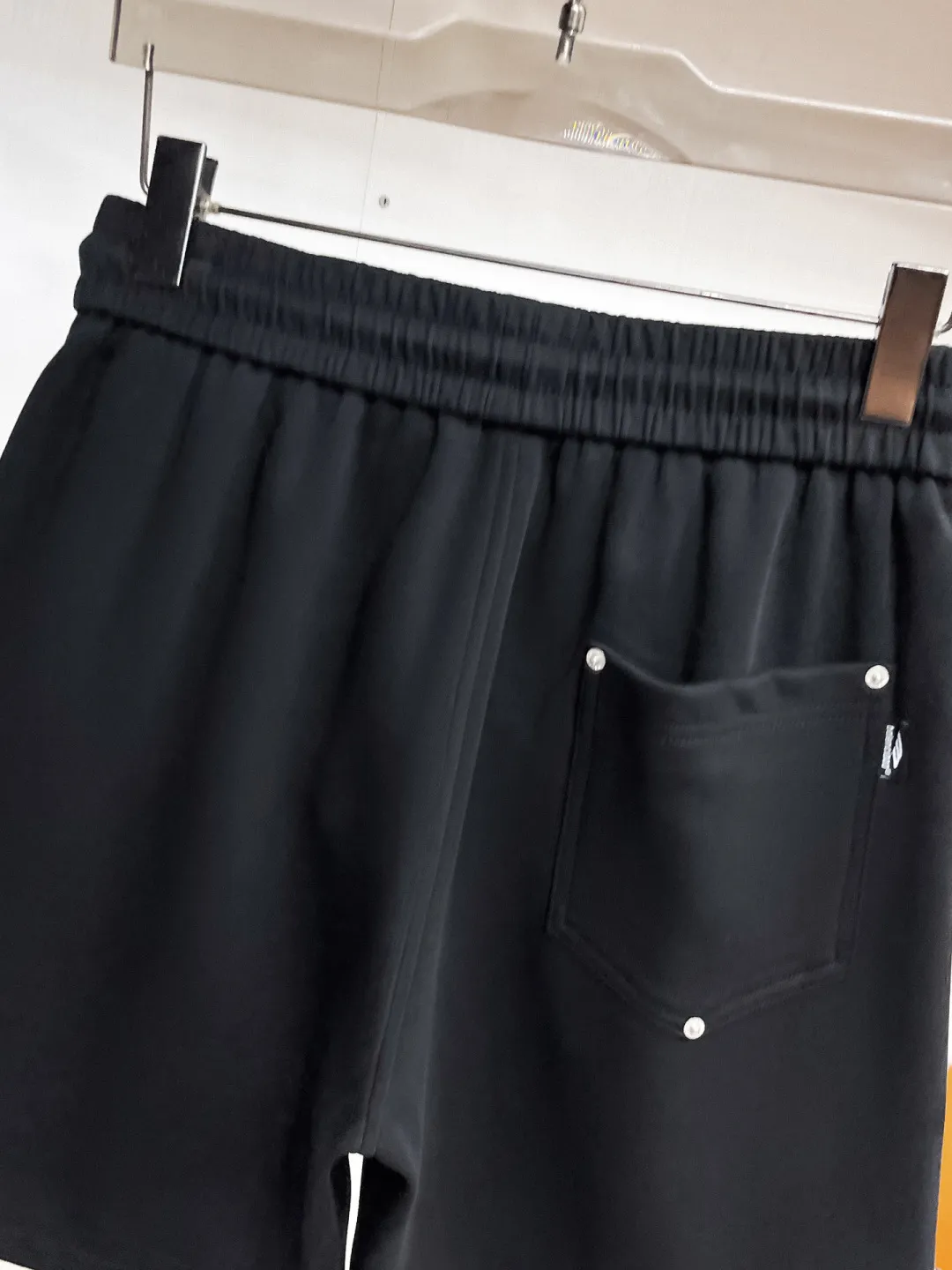 Balenciaga's three-standard complete 2026 summer New Arrival men's casual shorts, advanced custom-made Breathable fabric, Breathable fabric, extremely stretchy and comfortable, impeccable details, top-grade accessories, original logo design concept, delicate and soft feel! The upper body fit is awesome! Size: M-XXXL Please state your height and weight when ordering